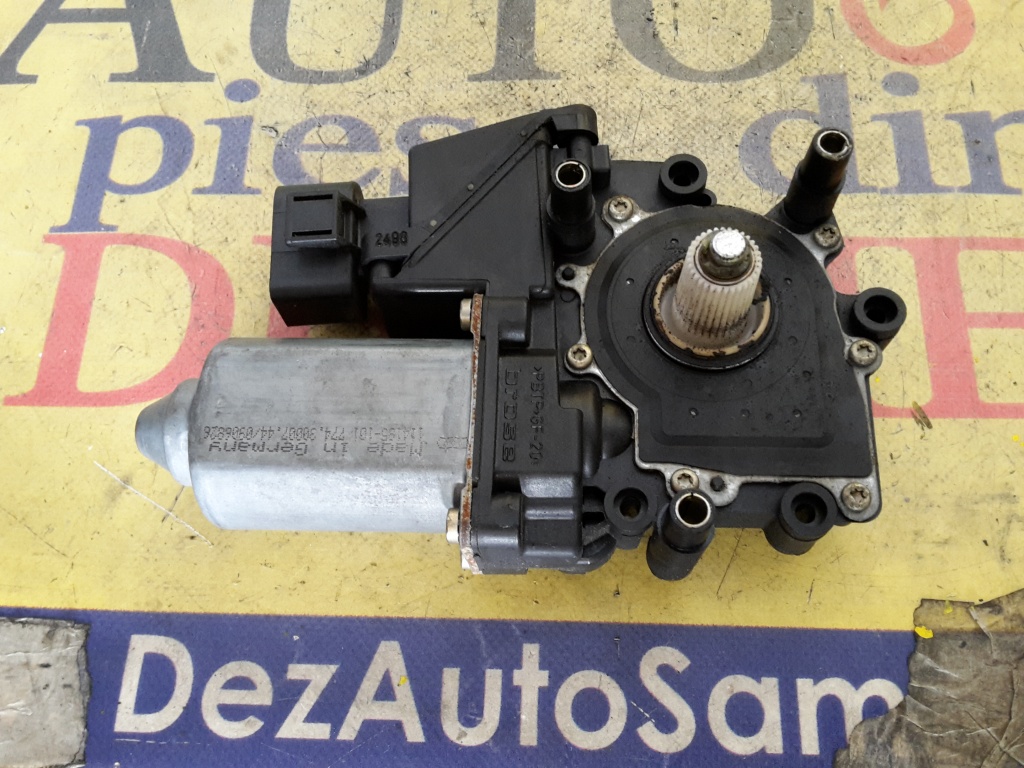 Motoras macara audi a4 b5 stanga fata cod 8d095980