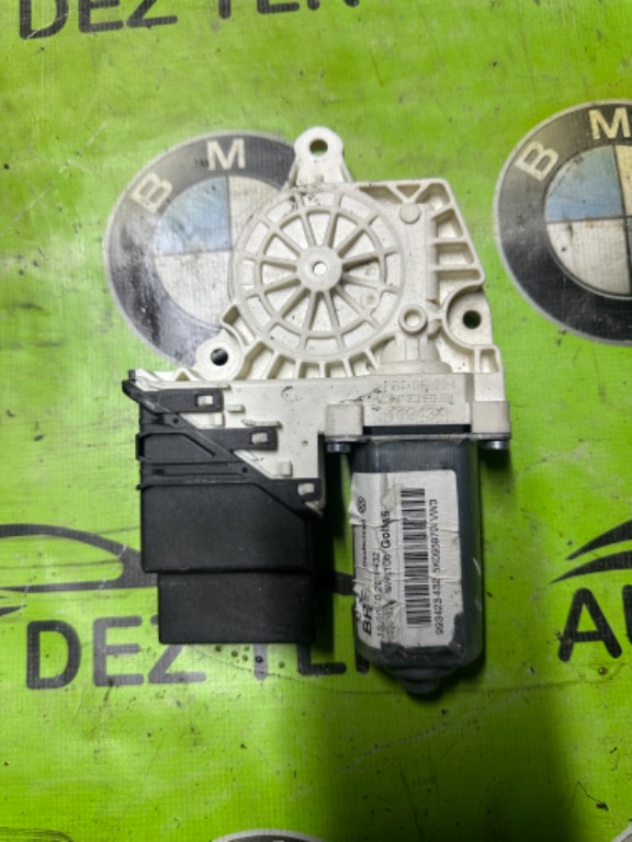 Motoras macara cu modul dreapta spate cod 5K0959704A/5K0959704 pentru Skoda Octavia 2 Facelift An 2012