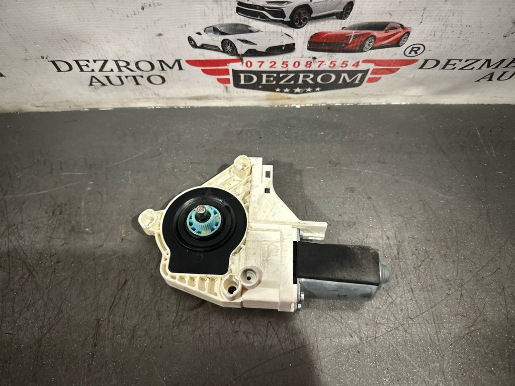 Motoras macara dreapta fata 8K0959802A Audi A4 B8 