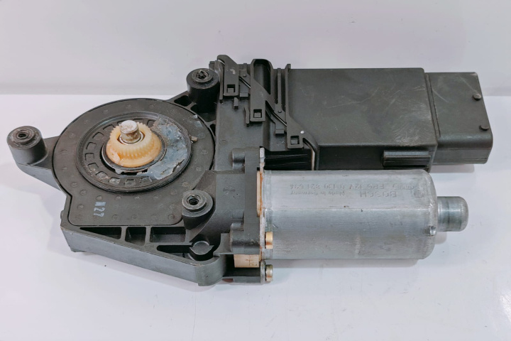Motoras Macara Dreapta Fata 977610541530