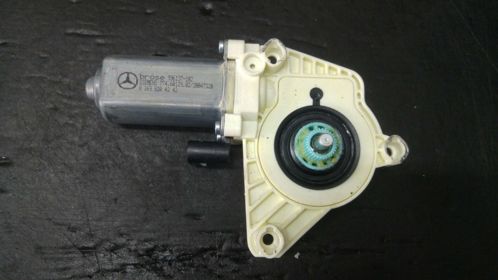 Motoras macara dreapta fata mercedes a class w169 3 usi a1698204242 996137102 0536010601