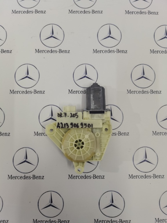 Motoras macara dreapta fata mercedes w205 A2139069501