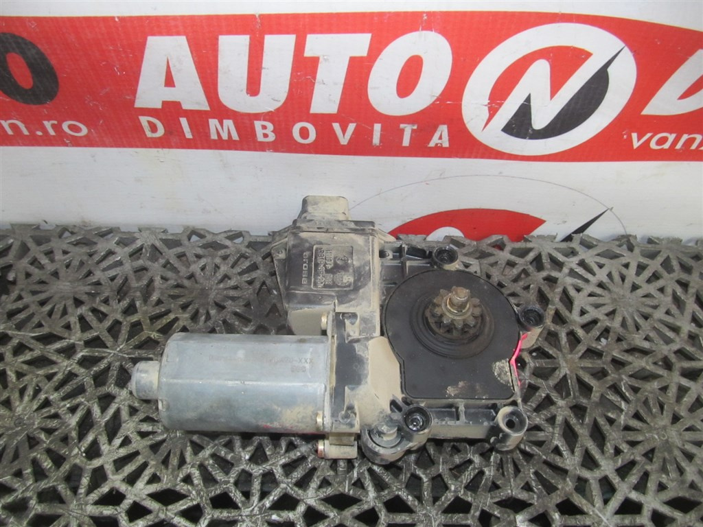 MOTORAS MACARA DREAPTA FATA OPEL VECTRA B 2001 OEM:90520228.