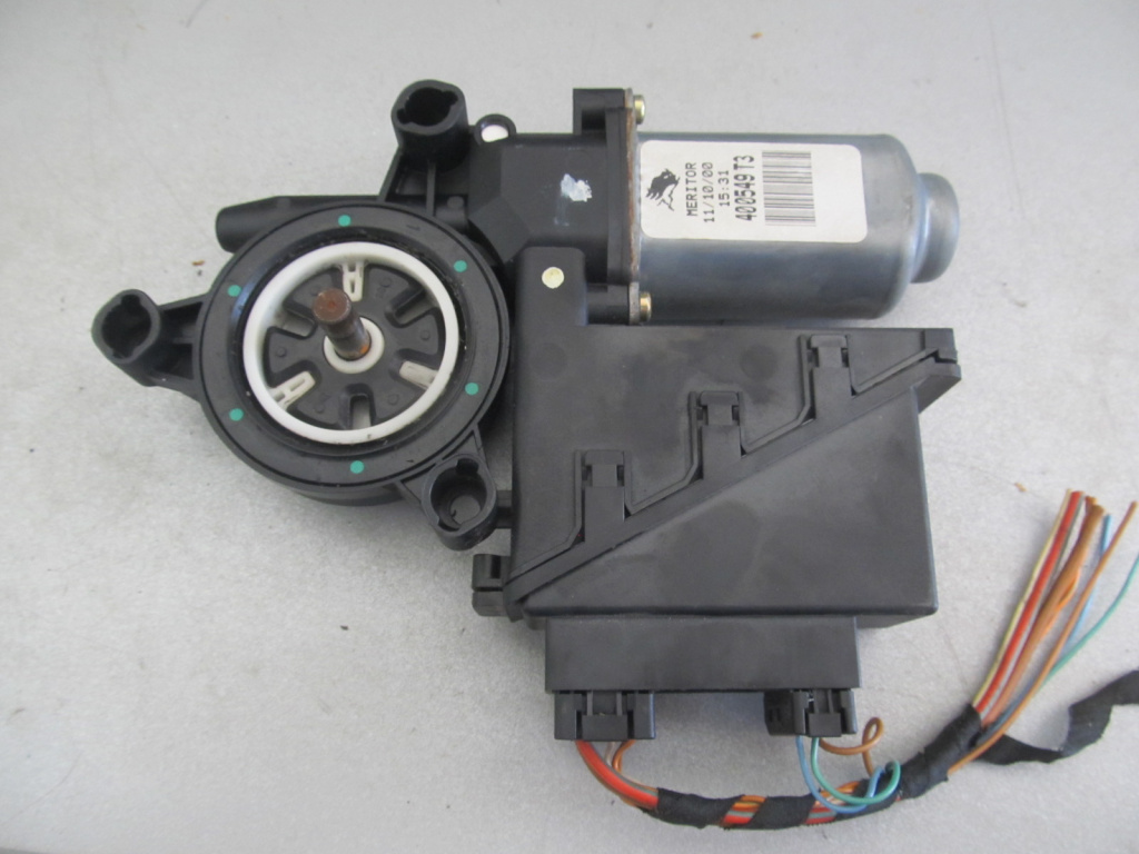 MOTORAS MACARA DREAPTA FATA SKODA FABIA 2007 OEM:6Q1959802.