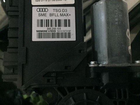 Motoras macara dreapta fata - spate Audi A8 cod 4E1959802