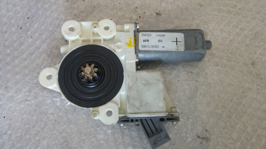 Motoras macara dreapta fata toyota avensis t25 2006 69810-05050