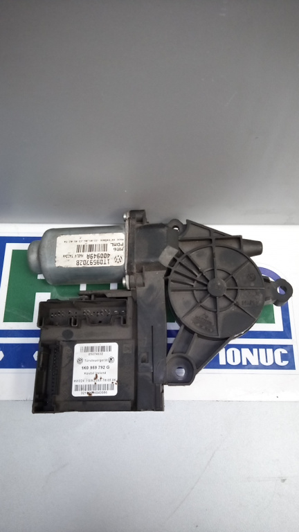 Motoras macara dreapta fata, VOLKSWAGEN PASSAT B6 SEDAN 2005-2011