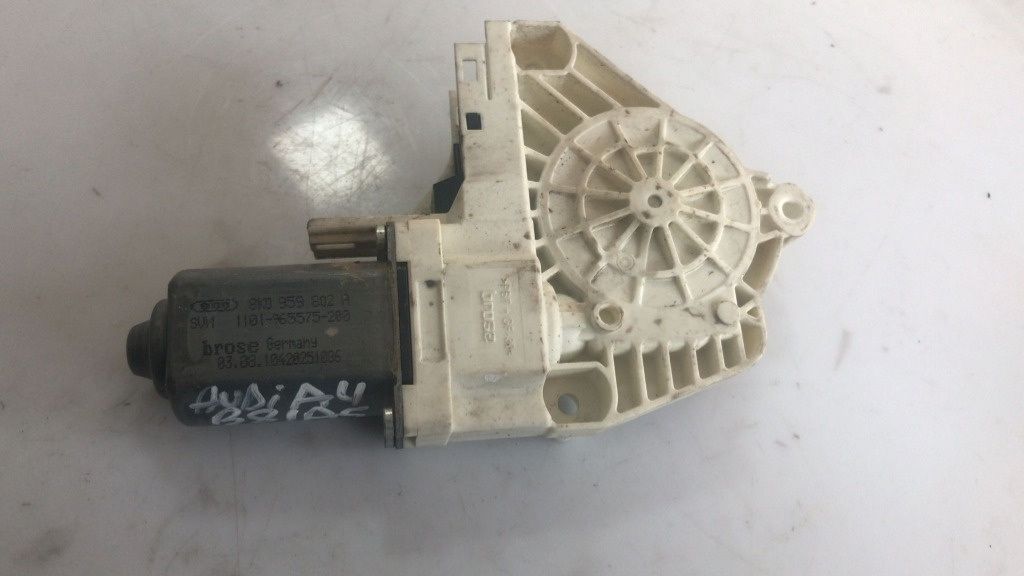 Motoras macara dreapta spate Audi A4 B8 , A5 , A6 C6 cod 8k0959802a