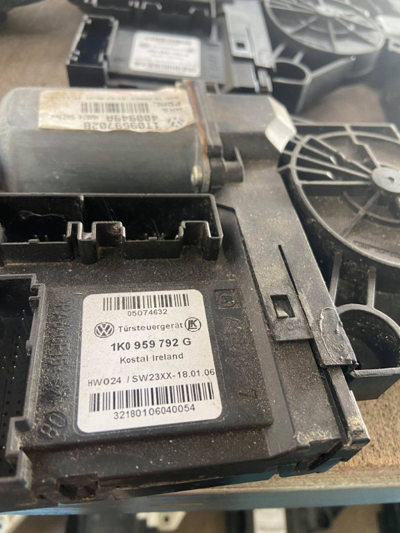 Motoras macara dreapta Vw Touran 1K0959792G
