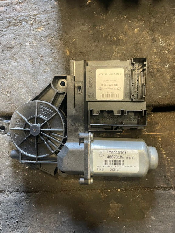 Motoras macara electrica usa portiera stanga fata 