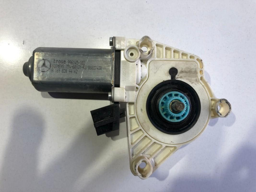 Motoras macara geam dreapta fata a1698204442 Merce