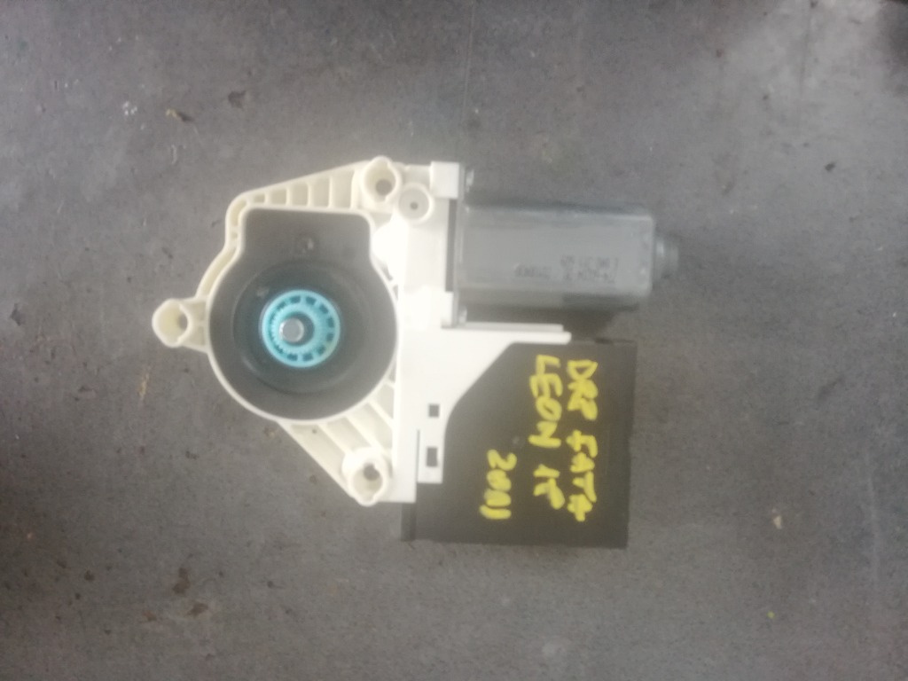 Motoras macara geam dreapta fata Seat Leon 1P Facelift 1.2 TSI 105 cai motor CBZ CBZB an 2011 cod 1p0837402m