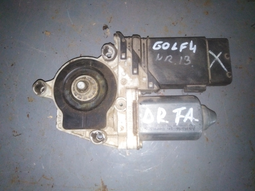 Motoras macara geam dreapta fata Volkswagen Golf 4, cod 101386100