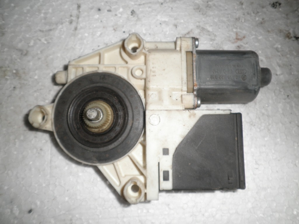 Motoras Macara Geam Dreapta Spate Renault Megane 3 0130822331 827306548r