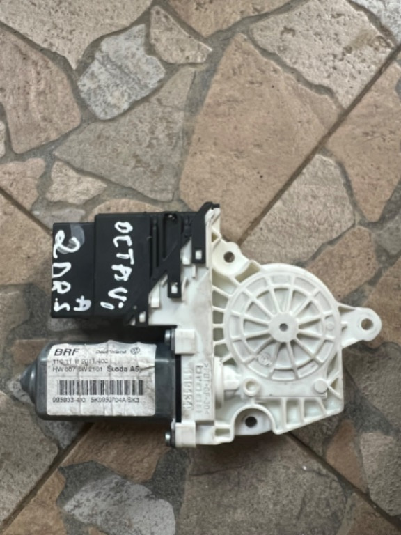 Motoras macara geam dreapta spate Skoda Octavia 2 facelift (2008-2013) 5k0959704a