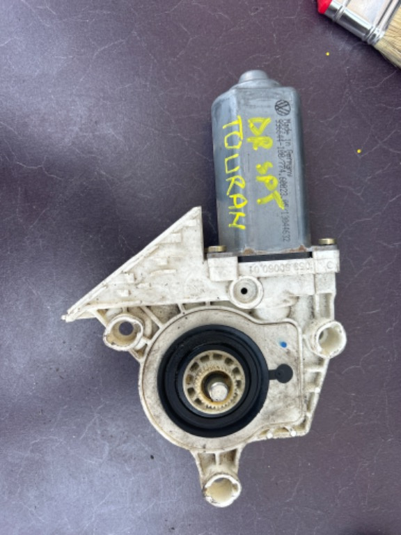 Motoras macara geam dreapta spate Volkswagen Toura