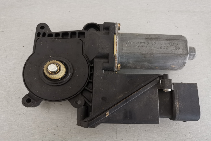 Motoras macara geam Motoras geam electric VW golf 4, Octavia cod 0130821767 0130821699 0130821699 Volkswagen VW Golf