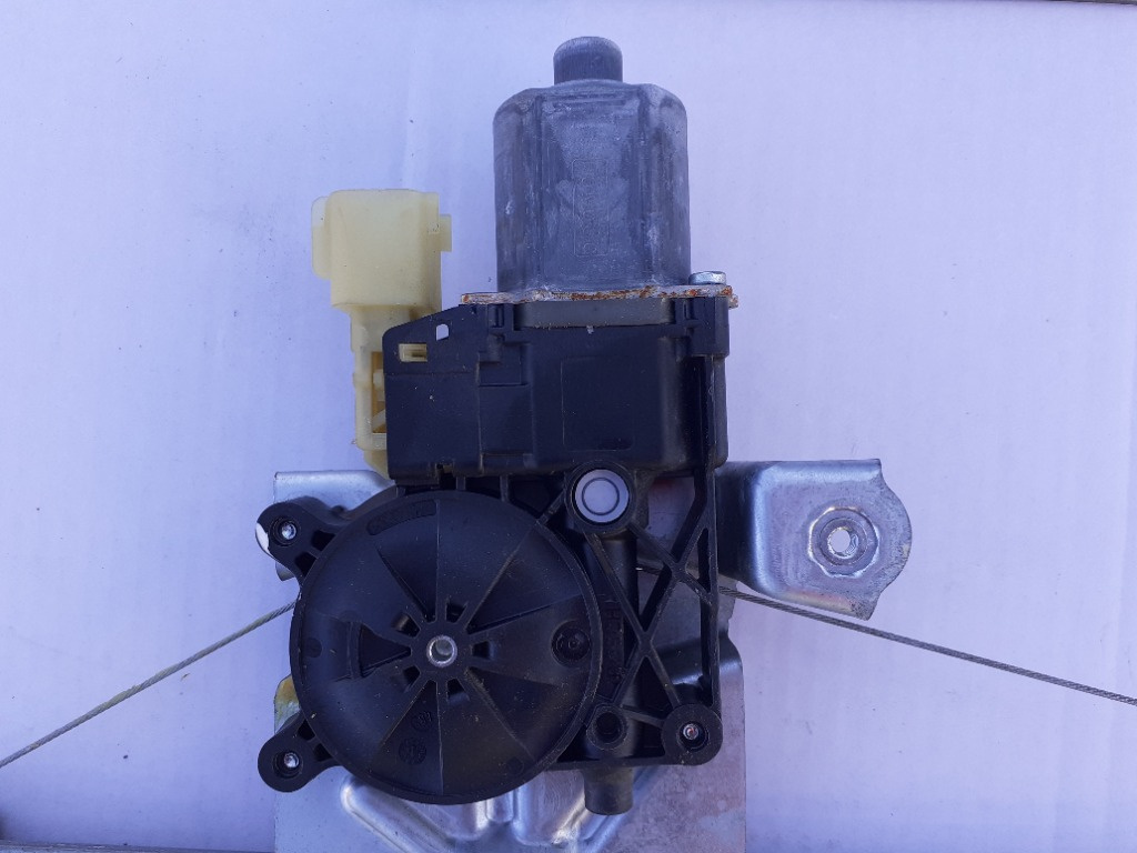 Motoras macara geam spate dreapta Ford Kuga mk2 COD : 0130822735