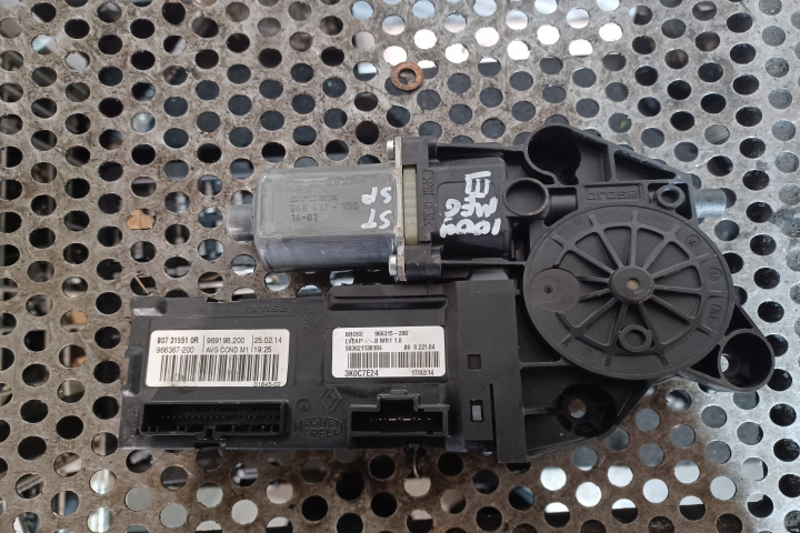 Motoras macara geam spate stanga 0130822479 807315510R Renault Megane 3 [facelift] [2012 - 2014] wagon 5-usi 1.5 dCi MT (110 hp)