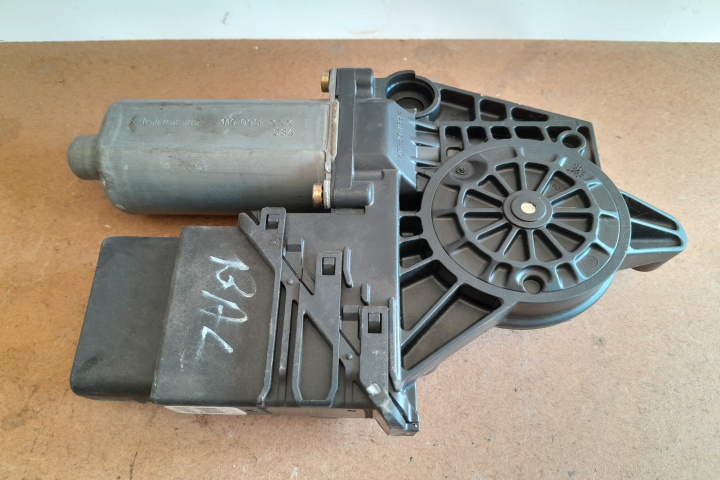 Motoras macara geam spate stanga Volkswagen VW Passat B5 [1996 - 2000]