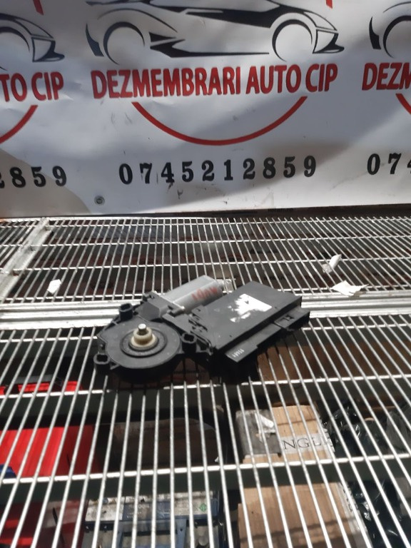 Motoras macara geam stanga fata audi a4 b6 cod 8e1959801b