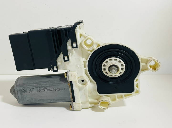 Motoras macara geam stanga spate 1C0959811A/9776105406301 Volkswagen VW Passat B5.5 [facelift] [2000 - 2005]
