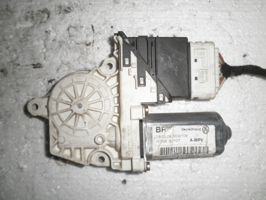 Motoras Macara Geam Stanga Spate Skoda Octavia 2 , VW Touran 996645100