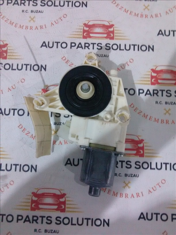 Motoras macara geam usa stanga fata MERCEDES-BENZ C CLASS an fabr. 2010