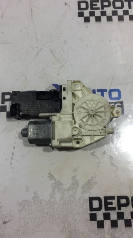 Motoras macara geam usa stanga fata Peugeot 407 cod 1 137 328 125