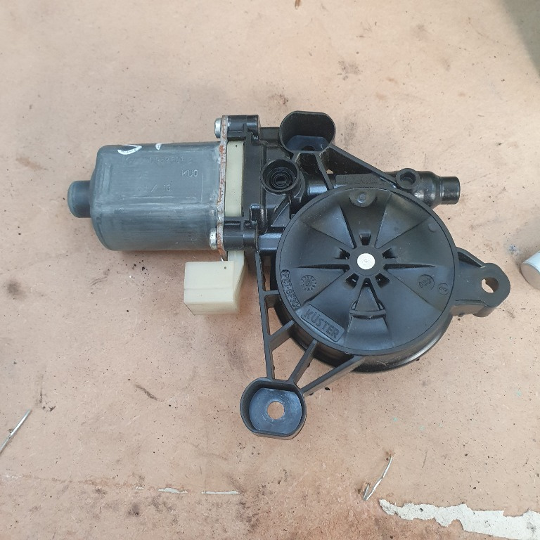 Motoras Macara Golf 7 Octavia 3 Stanga Fata 5Q0959801B