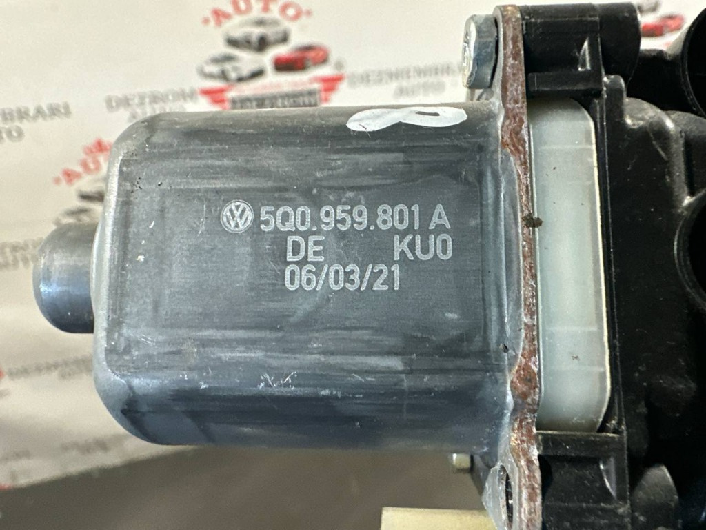 Motoras macara stanga fata 5Q0959801A SK