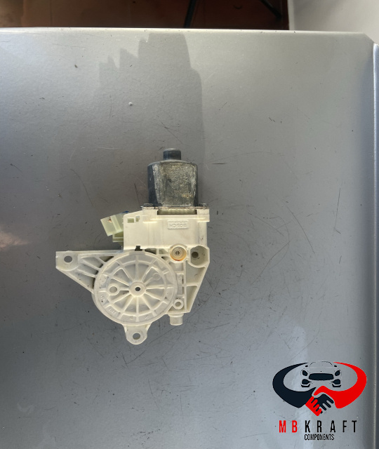 Motoras macara stanga fata A2048200142 A