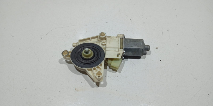 Motoras macara stanga fata A2048200142 Mercedes-Benz C-Class W204/S204/C204 [facelift] [2011 - 2015]