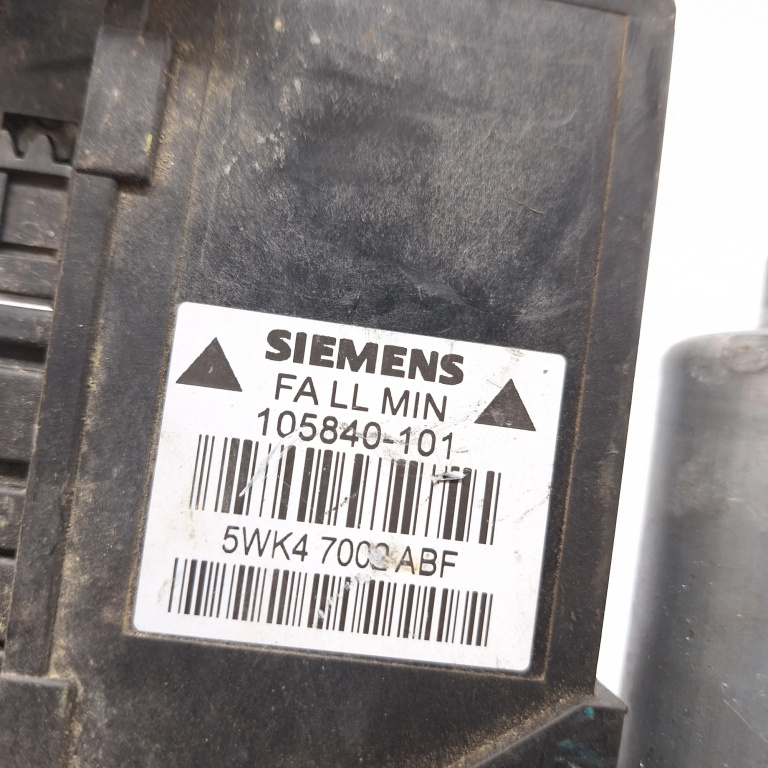 Motoras Macara Stanga,fata Audi A4 B6 (8
