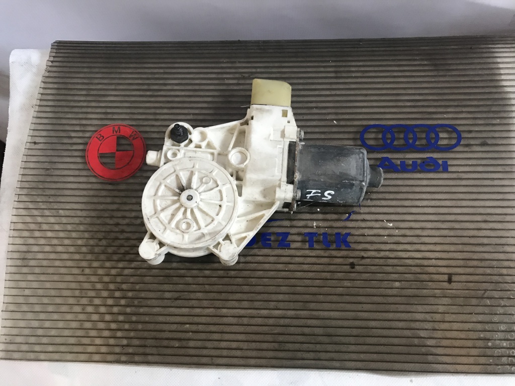 Motoras macara stanga fata BMW seria 1 E87