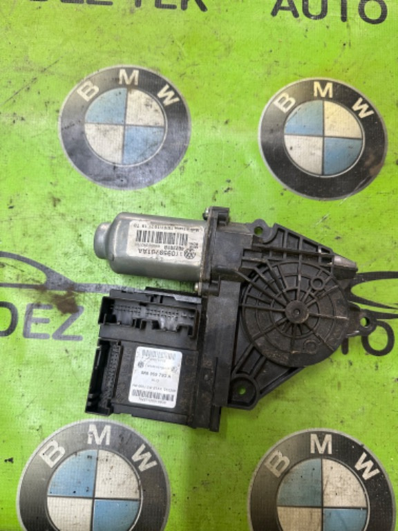 Motoras macara stanga fata, cod 1T0959701AA, Skoda Octavia 2