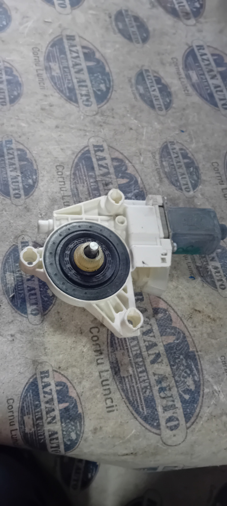 Motoras macara stanga fata Mercedes ML 3