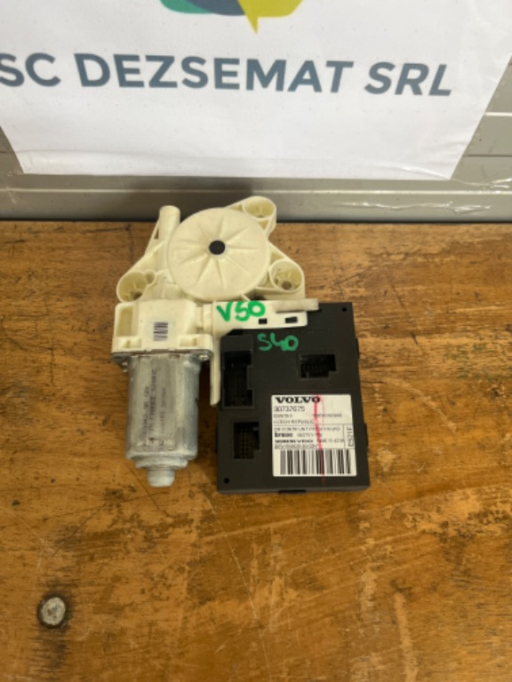 Motoras macara stanga fata pentru Volvo S40 / V50 cu codul :30737675