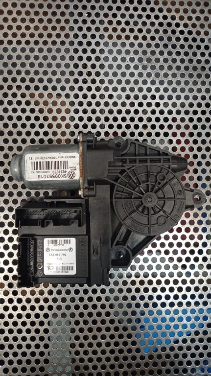 Motoras macara stanga fata Volkswagen Caddy 3 5K0959793
