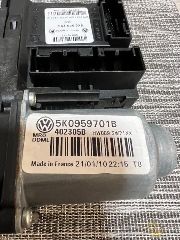 Motoras macara stanga fata Volkswagen Golf 6 (5K1) Hatchback 2011 1.4 TSI 5k0959701b