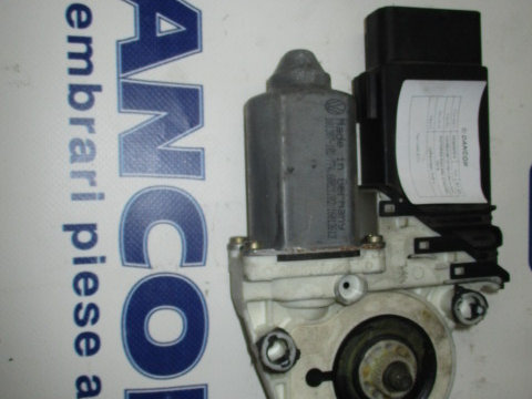 MOTORAS MACARA STANGA FATA VW GOLF 4 AN 2003 COD F005S00057(9776-105404-301)