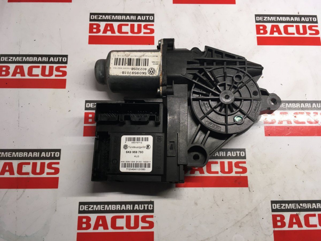 Motoras macara stanga fata VW Golf 6 cod: 5k095970