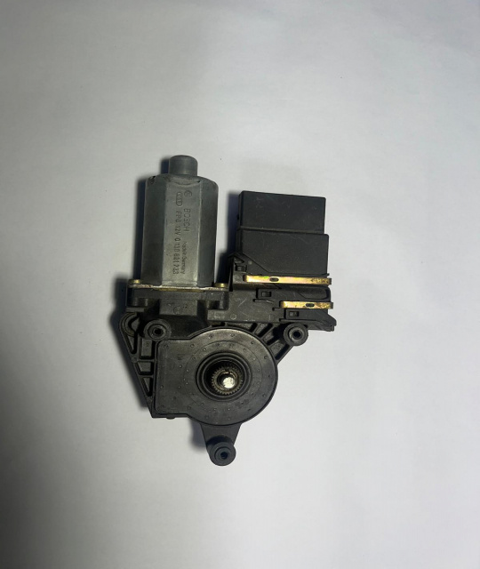 MOTORAS MACARA STANGA SPATE 05076710(101451-202) 05076710(101451-202) Skoda Octavia [facelift] [2000 - 2010]