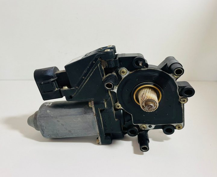 Motoras macara stanga spate 8D0959801D/0536001402 