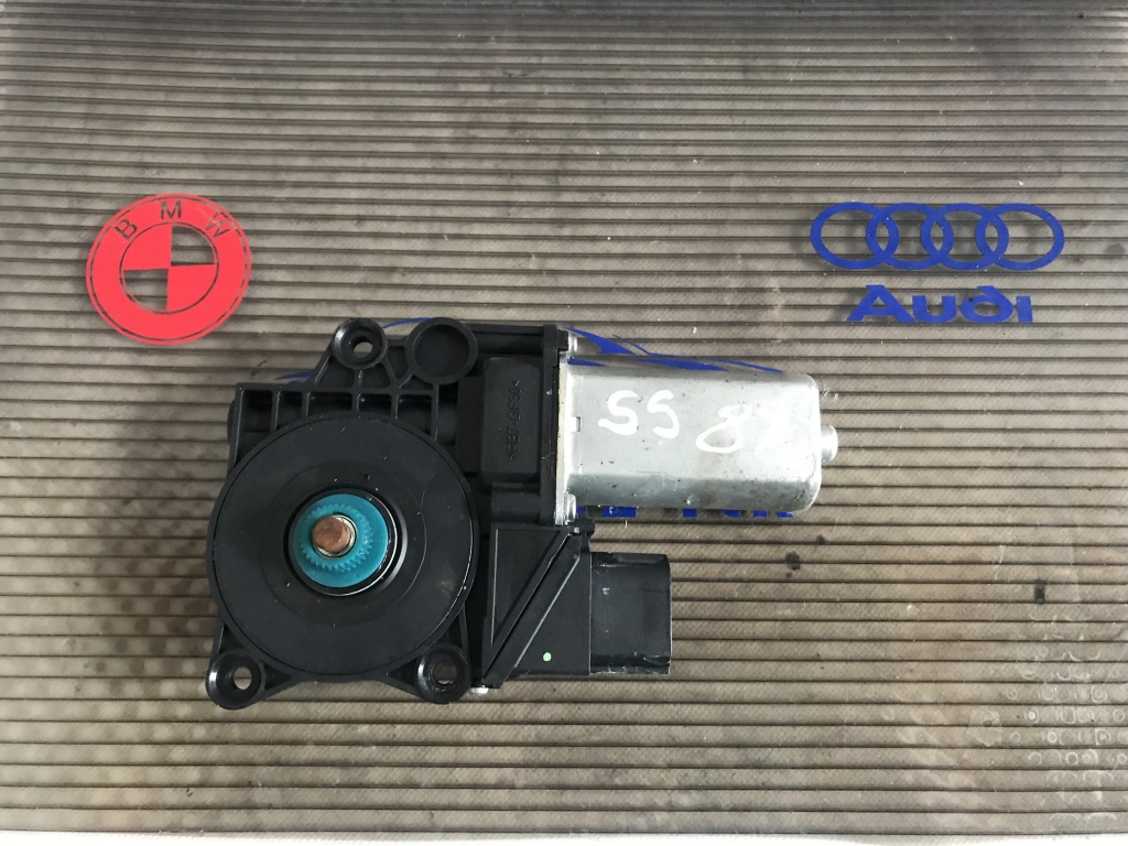 Motoras macara stanga spate BMW seria 1 E87