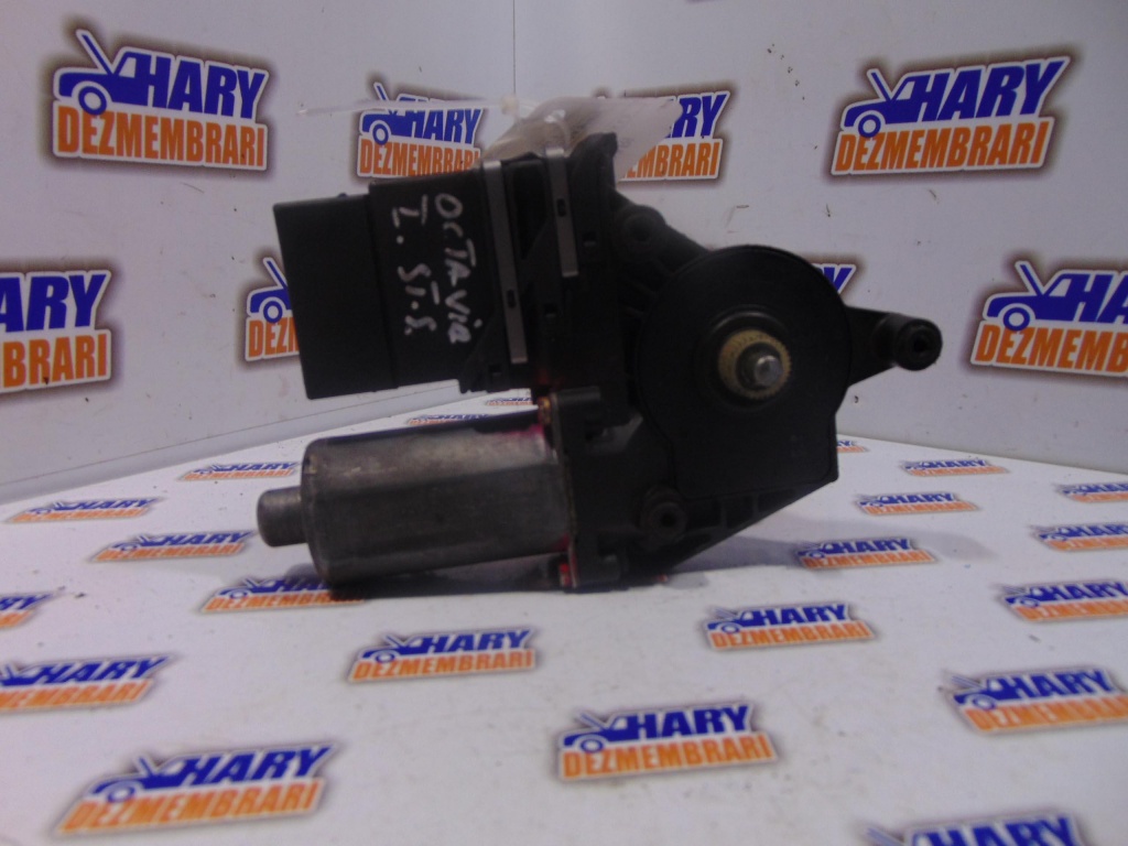 MOTORAS MACARA STANGA SPATE - cod: 0130821733 - SKODA OCTAVIA 1