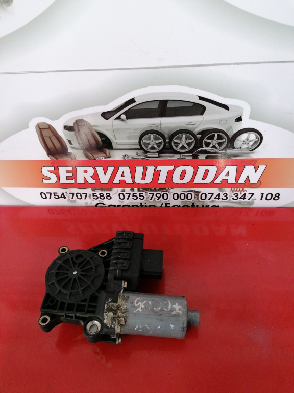 Motoras macara stanga spate Ford Focus (1998-2004) [DAW, DBW] 1.6 Motorina 2003, 0130821903