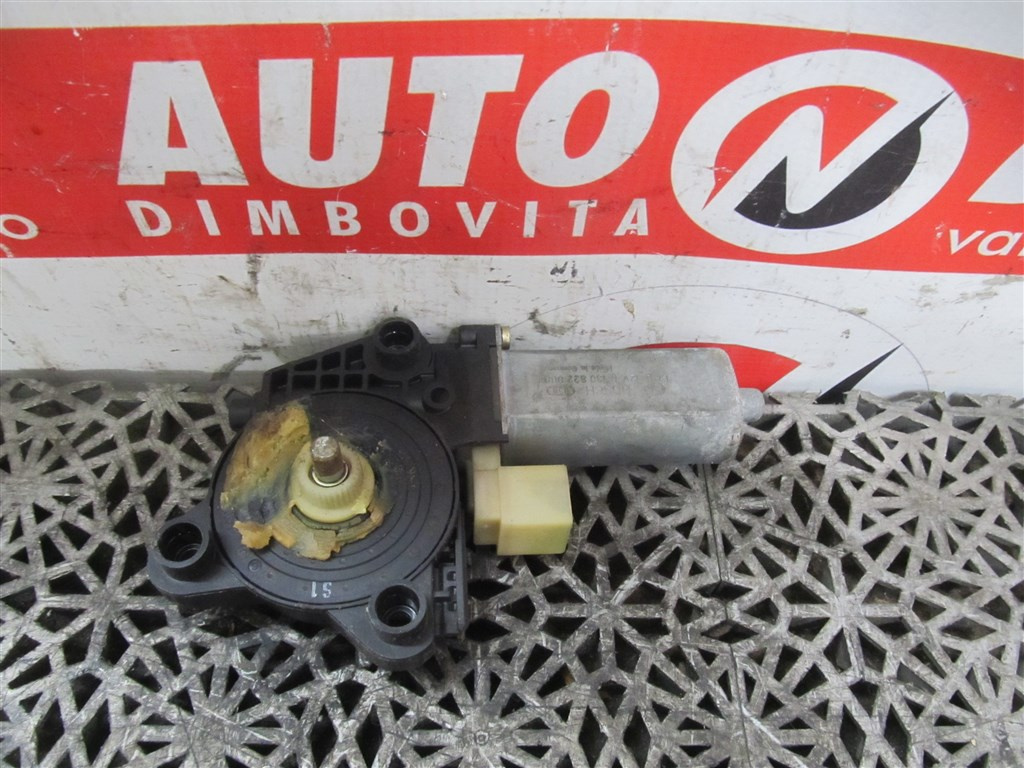 MOTORAS MACARA STANGA SPATE MERCEDES C-CLASS (W203