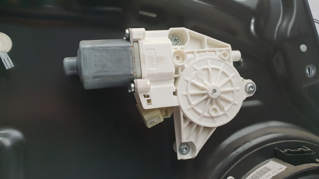 Motoras macara stanga spate Mercedes ML W164