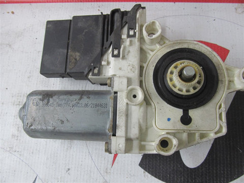 MOTORAS MACARA STANGA SPATE SKODA OCTAVIA II 2004 OEM:1K0959703B.